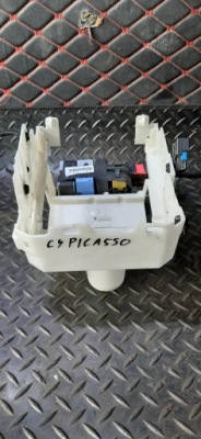 Коробка предохранителей c4 picasso ii 9666232680 фото №1