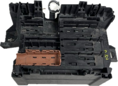 P2 cadillac escalade iv 2014 - 6.2 v8 коробка запобіжників gm 23200659 фото №1