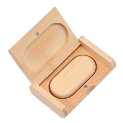 Pamięć USB w drewnianym pudełku