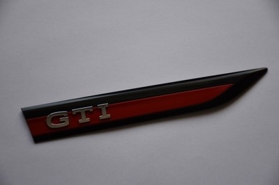 BRIDA DERECHA EMBLEMA EN ALETA GTI VEN GOLF 8 VIII  