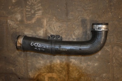 Skoda octavia ii fl труба воздуха 1k0145838c фото №1