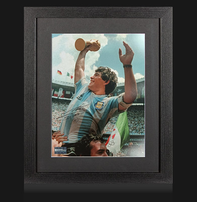 Diego Maradona - zdjęcie z autografem - icons.com (zag)