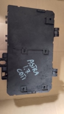 Коробка запобіжників модуль bsi opel astra iii h 13181278 фото №1