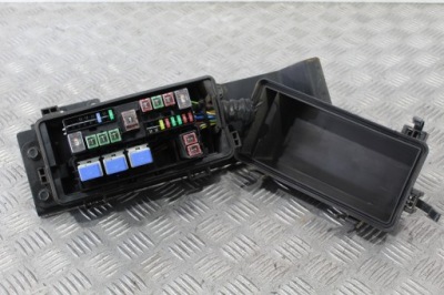 Коробка запобіжників лівий задня nissan nt500 фото №1