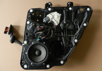 7p5 cayenne 15+ механізм опускання скло задня фото №1