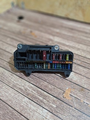 Коробка запобіжників 61136900583-01 bmw e65 фото №1