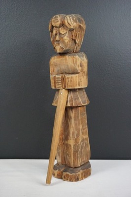 Dziad z kijem rzeźba ludowa PRL rękodzieło figurka drewniana