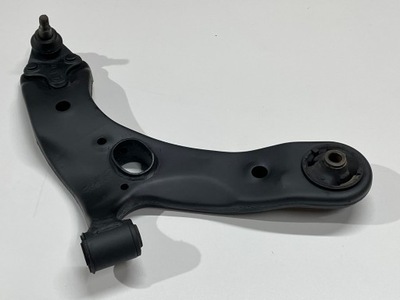 Toyota verso 09- рычаг правый фото №1
