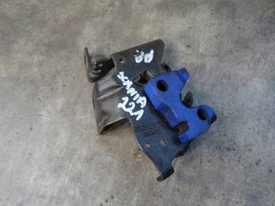 Замок решётка капот передней правый scania r 420 e4 фото №1