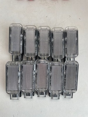 Audi vw лампа освітлення салону 4b0947415a фото №1