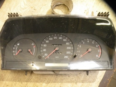 Счетчик приборная панель 9148582 volvo фото №1