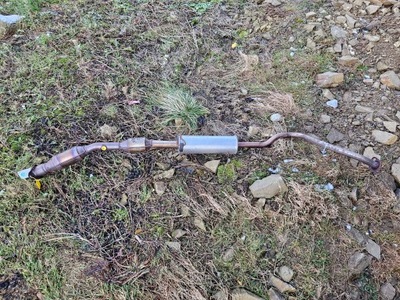 Гасник вихлоп труба каталізатор середній toyota prius ii 1.5 гібрид 2006r фото №1