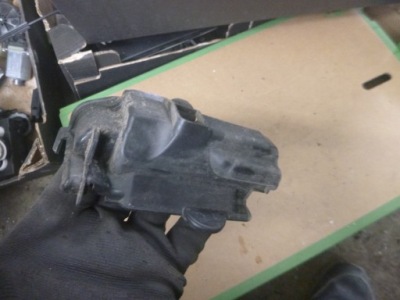 Vw skoda seat захист накладка замка 5k0837349b фото №1