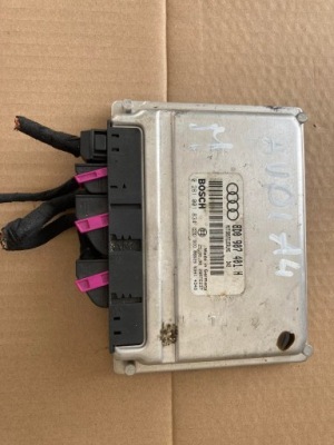 Бортовий комп'ютер блок керування двигуна audi 0281001834 фото №1