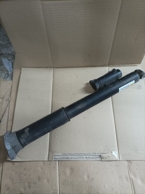 Mercedes w205 c-klasa амортизатор правий задній задня airmatic фото №1