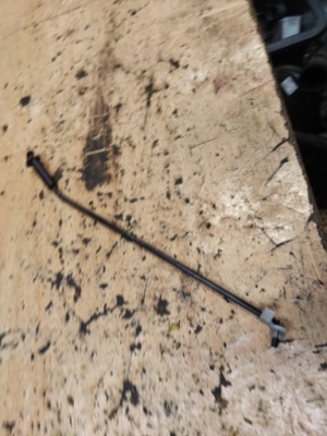 Suzuki swift mk7 стрижень підпора капот фото №1