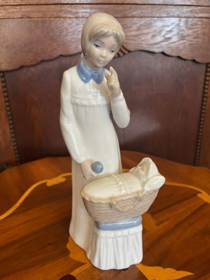 Matka z dzieckiem figurka porcelanowa Hiszpania