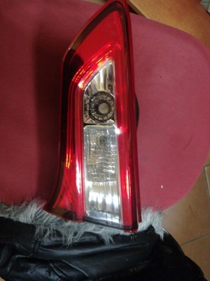 Toyota yaris iii лампа права задня w кришка фото №1