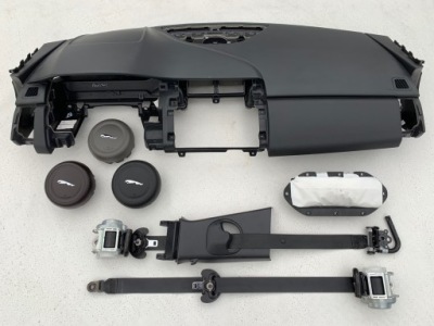 Jaguar e-pace панель приладів панель приладів консоль подушки безпеки ремені фото №1