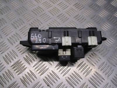 Коробка запобіжників volvo s40 1.9d фото №1