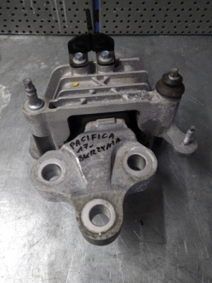 Chrysler pacifica 2016-2023r подушка коробки фото №1