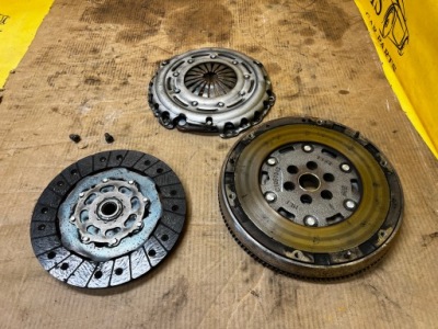 Комплект сцепление колесо двухмассовый диск прижим peugeot 2008 ii 1.5 blue hdi фото №1