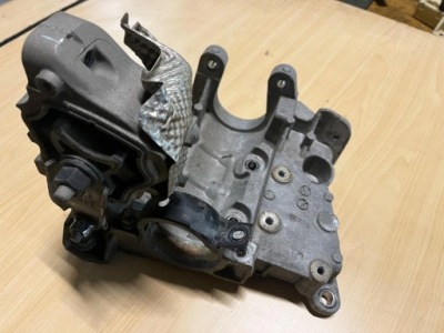 Кронштейн підпора кронштейн піввісь 2.0d range rover evoque l538 рестайлінг  gj32-4h473 фото №1