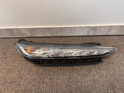 Лампа права drl led правий hyundai kona os 17-20 92208j9000 фото №1