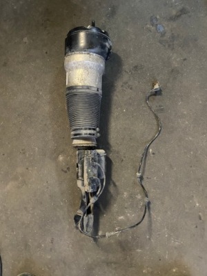 Mercedes s 222 амортизатор правий перед 2223206413 фото №1