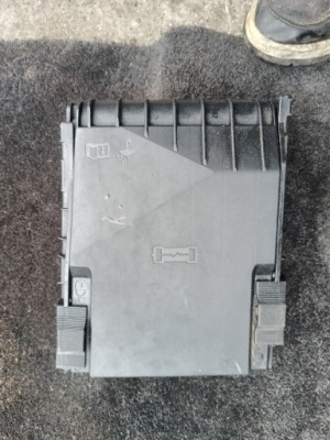 Крышка предохранителей vw passat b6 1k0937132f фото №1