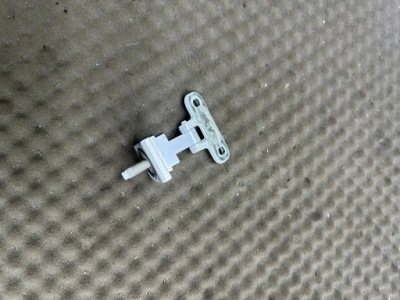 8v3827299a петля крышки задний audi a3 фото №1