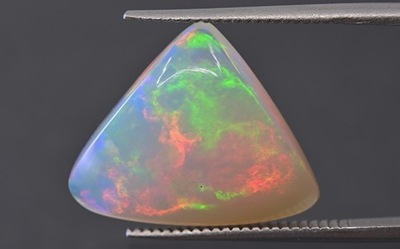 Opal z Etiopii kaboszon nieregularny 16x13 mm