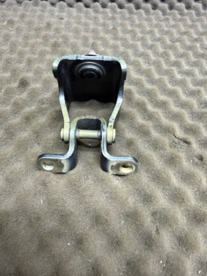 5k6827301a, петля кришки багажника лівий задня vw фото №1