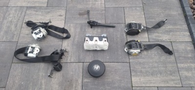 Ремень безопасности натяжитель левый перед alfa romeo stelvio 01561321260 фото №1