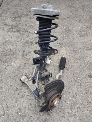 Mercedes w176 левая передняя поворотный кулак рычаг амортизатор фото №1