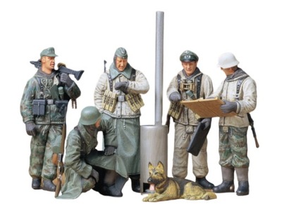 German Soldiers at Field Briefing 1:35 Tamiya 35212