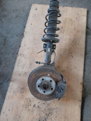 Поворотный кулак правая амортизационная стойка skoda fabia ii 1,2 tsi фото №1