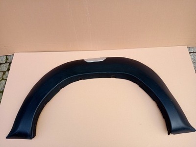 Toyota hilux viii права молдинг крила задня фото №1