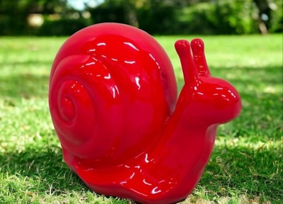 Figura ogrodowa dekoracyjną ślimak czerwony