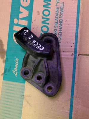 Кронштейн кронштейн права kia cee'd ii 2012 crdi фото №1