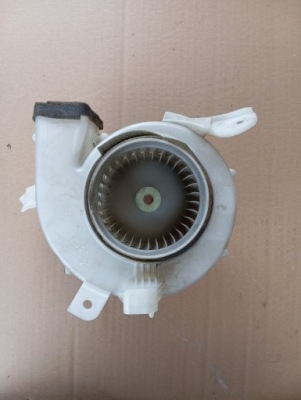Воздуходувка вентилятор toyota prius ii 2 87130-47070 фото №1