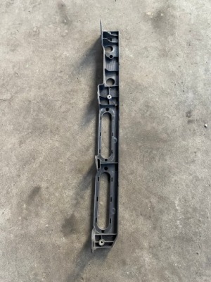 Range rover sport l494 направляющая крыла правый фото №1