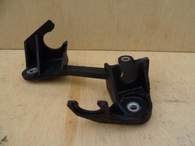 Volvo v40 ii кронштейн тросов коробки передач фото №1