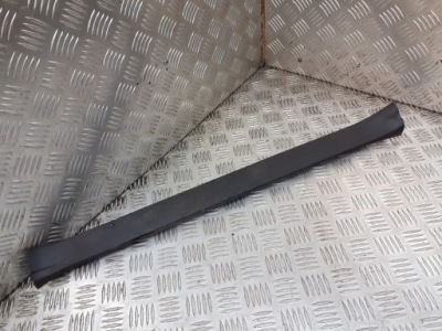 Молдинг поріг правий перед subaru impreza gh фото №1