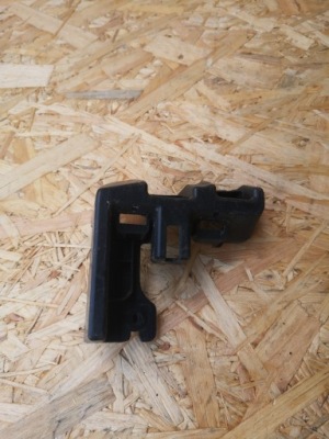 Trafic vivaro iii направляющая бампера 871229902r кронштейн фото №1