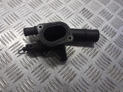 Корпус термостата vw polo iv 1.4 tdi 038121132 фото №1