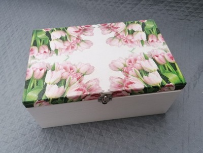 Skrzynia kufer różowe tulipany dedykacja prezent