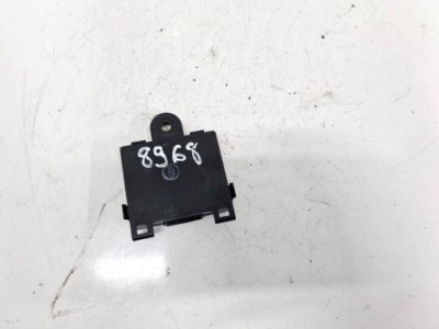 Tesla model s модуль керування двері 2014 106965100e 1069651-00-e фото №1