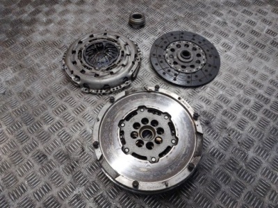 Колесо двомасовий + диск притиск підшипник mazda 6 iii gj 2.2 d sh01-16610 фото №1