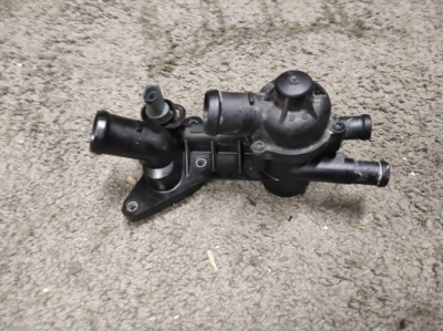 Корпус термостата skoda fabia i polo 1.2 03c121111b фото №1